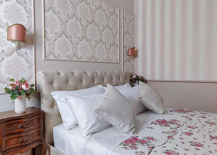 Bed & Breakfast Maison Bonheur 4*